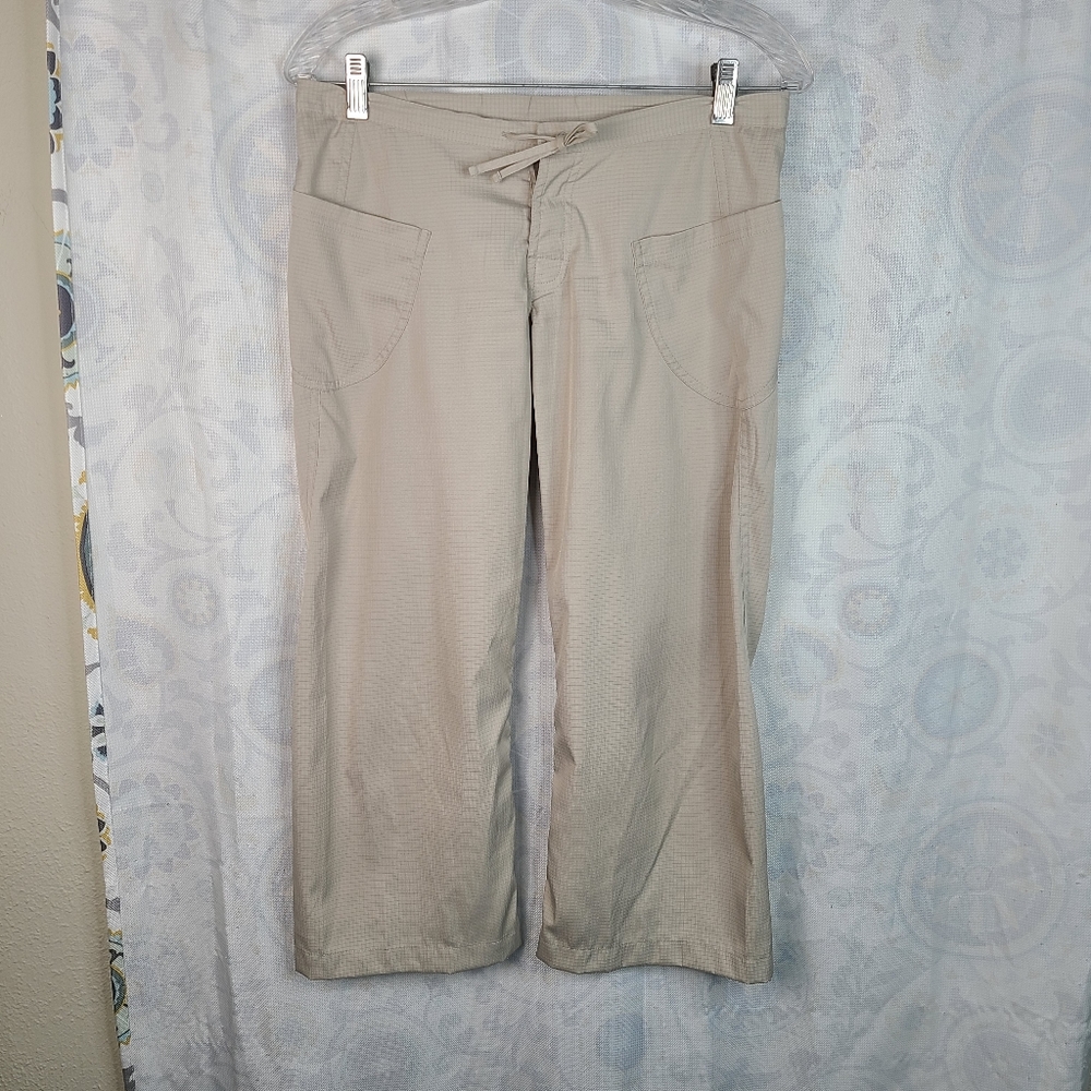 Patagonia Ivory/beige low-rise straight leg outdoor capris women's size XS
